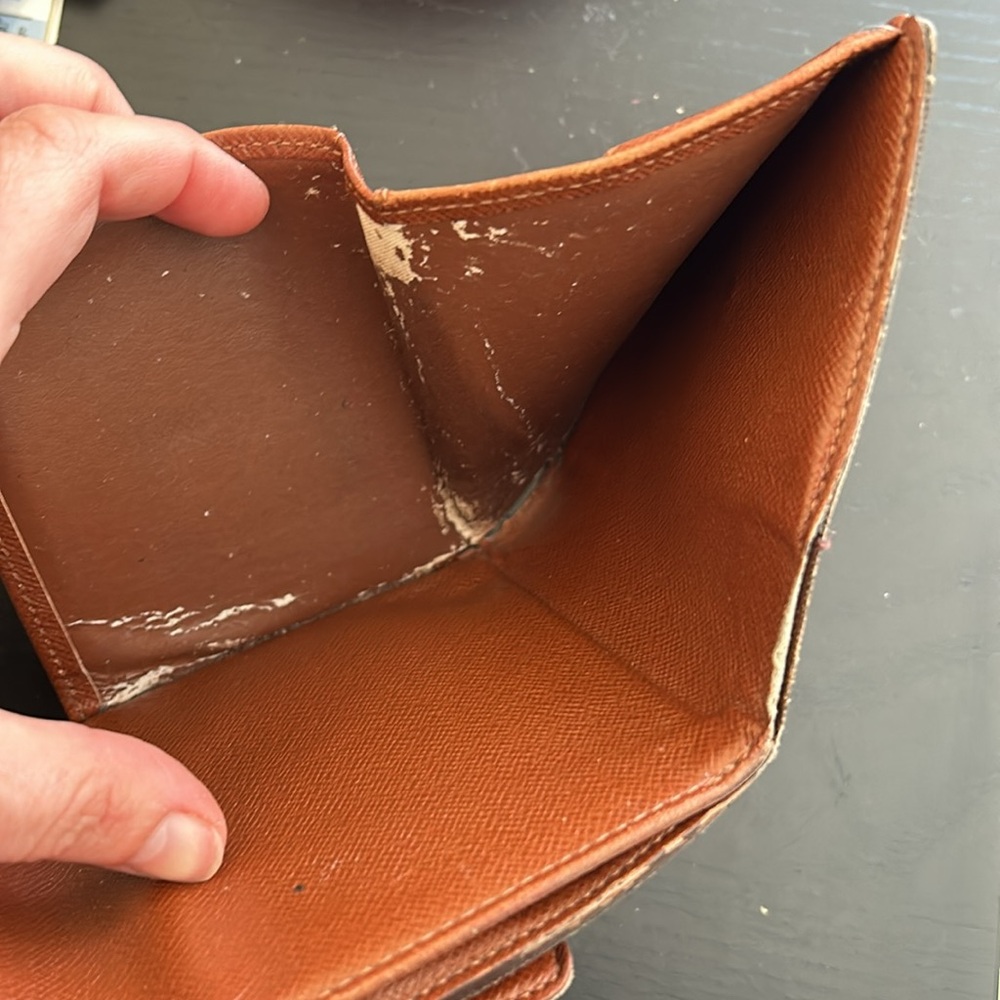 Louis Vuitton Wallet - Picture 11 of 11